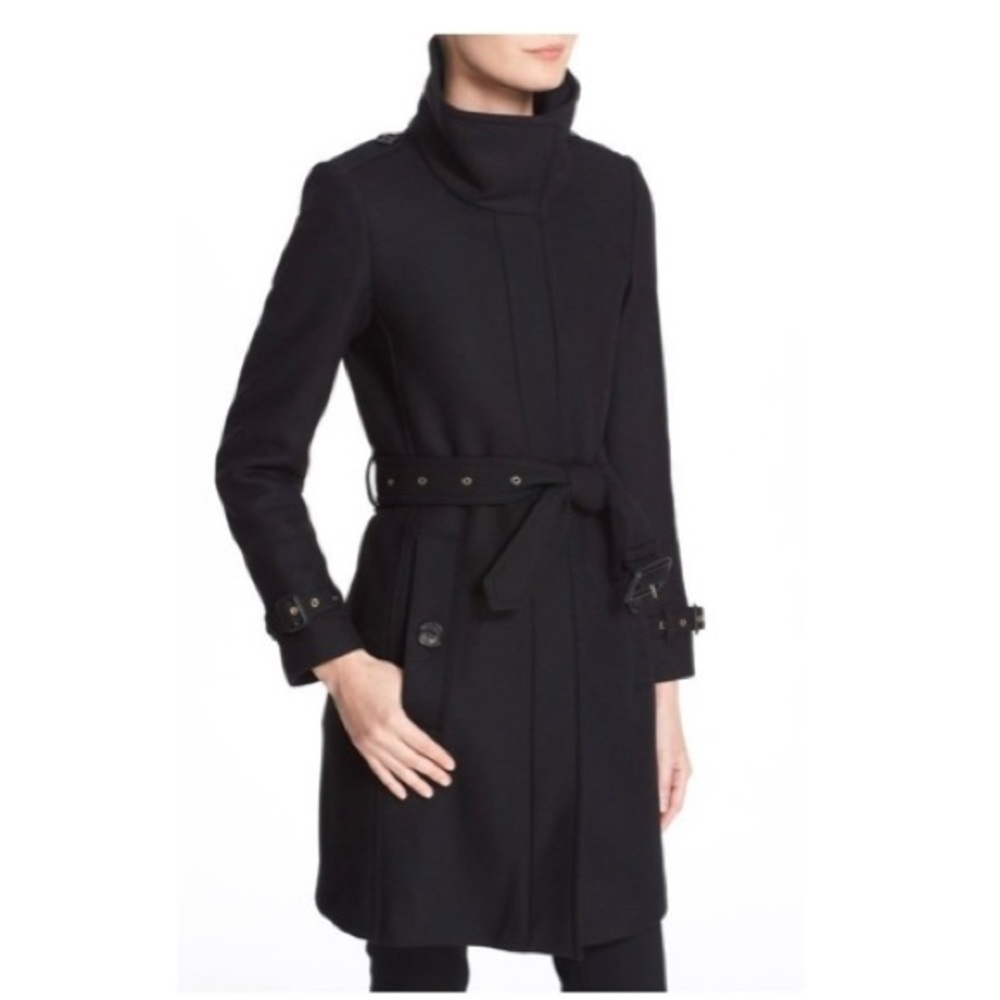 Burberry Wool Coat in black. Gibbsmore style. Size 2.